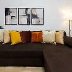 Amalia - Quiet 1br With Parking & Wi-fi Bükreş