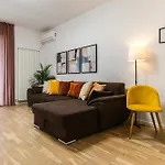 Amalia - Quiet 1br With Parking & Wi-fi