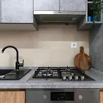 Amalia - Quiet 1br With Parking & Wi-fi Bükreş