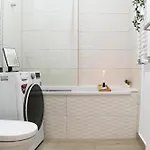 Daire Amalia - Quiet 1br With Parking & Wi-fi *
