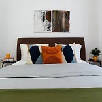 Daire Amalia - Quiet 1br With Parking & Wi-fi Bükreş