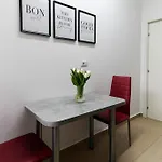 Amalia - Quiet 1br With Parking & Wi-fi Bükreş