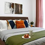 Daire Amalia - Quiet 1br With Parking & Wi-fi
