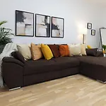 Daire Amalia - Quiet 1br With Parking & Wi-fi Bükreş
