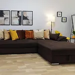 Daire Amalia - Quiet 1br With Parking & Wi-fi