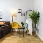 Amalia - Quiet 1br With Parking & Wi-fi