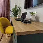 Daire Amalia - Quiet 1br With Parking & Wi-fi *