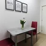 Daire Amalia - Quiet 1br With Parking & Wi-fi Bükreş