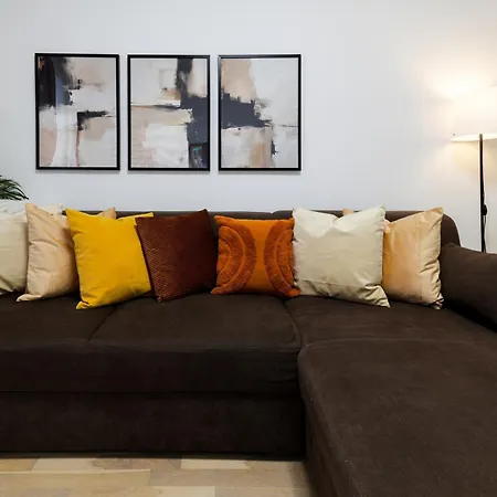 Amalia - Quiet 1br With Parking & Wi-fi Bucharest