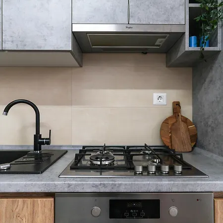 Amalia - Quiet 1br With Parking & Wi-fi Bükreş