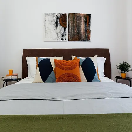 Apartment Amalia - Quiet 1br With Parking & Wi-fi Bucharest