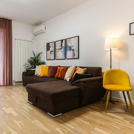 Amalia - Quiet 1br With Parking & Wi-fi Bükreş