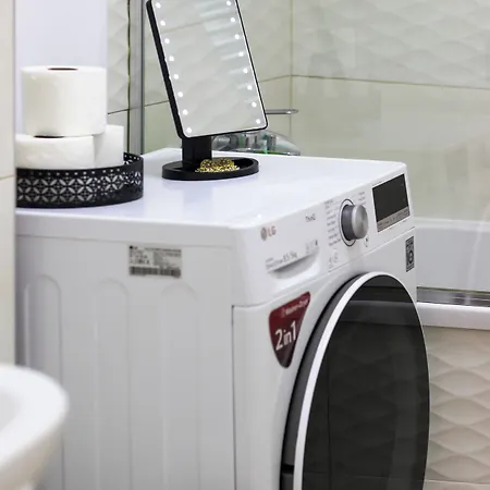 Appartamento Amalia - Quiet 1br With Parking & Wi-fi Bucarest