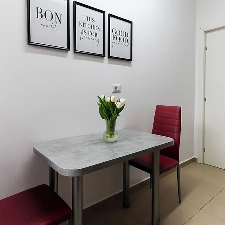 Apartamento Amalia - Quiet 1br With Parking & Wi-fi Bucarest