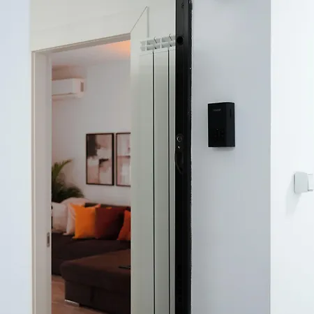 Apartment Amalia - Cozy & Quiet Near Veranda Mall & Obor Market