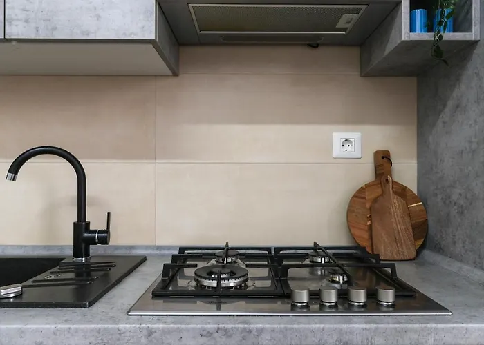 Amalia - Quiet 1br With Parking & Wi-fi Bukarest