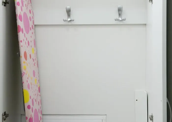 Apartman Amalia - Quiet 1br With Parking & Wi-fi Bukarest