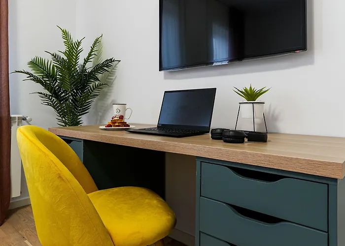 Amalia - Quiet 1br With Parking & Wi-fi Apartman