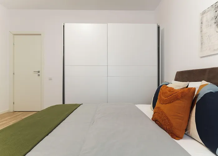Amalia - Quiet 1br With Parking & Wi-fi Бухарест