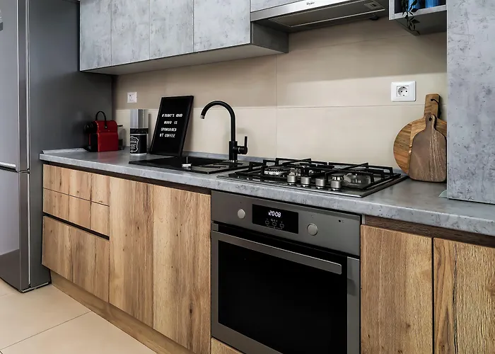 Amalia - Quiet 1br With Parking & Wi-fi Бухарест