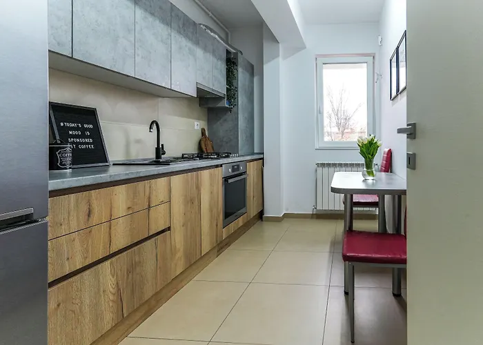 Apartman Amalia - Quiet 1br With Parking & Wi-fi Bukarest