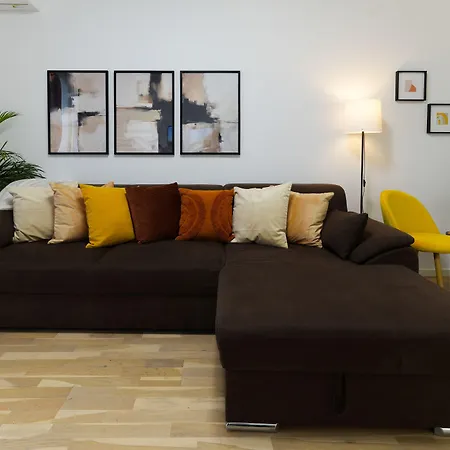 Amalia - Quiet 1br With Parking & Wi-fi Бухарест