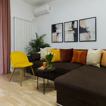 Апартаменты Amalia - Quiet 1br With Parking & Wi-fi