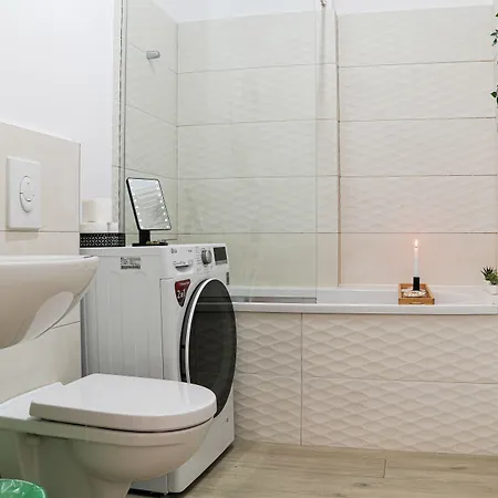 Amalia - Quiet 1br With Parking & Wi-fi Апартаменты Бухарест