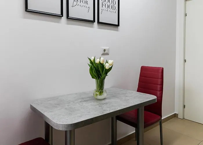 Amalia - Quiet 1br With Parking & Wi-fi Бухарест
